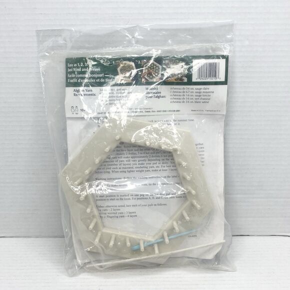 1999 Craft House 5.5"x 5.5" Hexagon Lap Weaving Loom Tying Shuttle & Yarn Needle - Picture 2 of 4